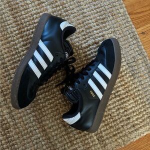black adidas sambas